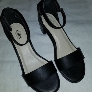 Catherines Size 8W Good Soles Black Sandals